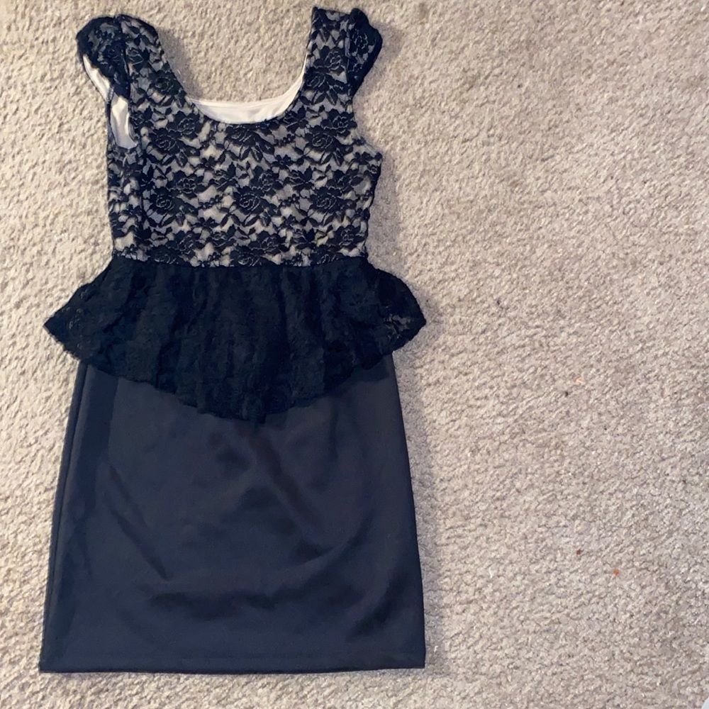 Lace peplum bodycon dress